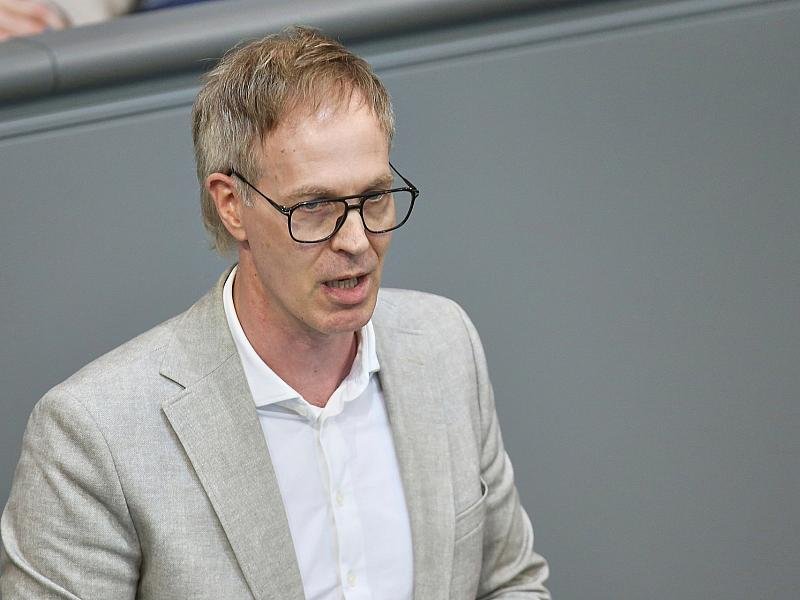 SPD-Politiker verteidigt Drohnen-Zuständigkeiten