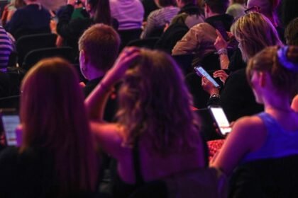 Studie: Jugend blickt pessimistischer in die Zukunft