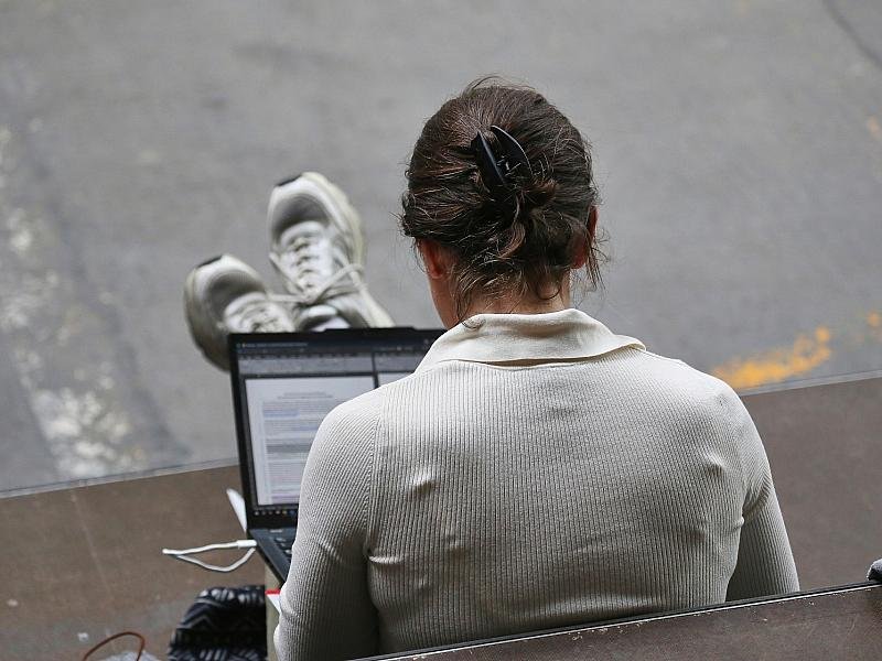 Unternehmen erwarten sinkende Löhne wegen KI