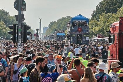 Zehntausende bei Techno-Parade “Rave the Planet” in Berlin