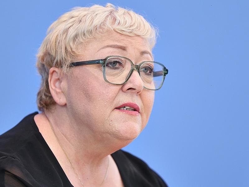 Zupke: 37.000 SED-Opfer beziehen noch Opferrente