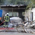 Große Rauchwolke über Stadtbergen: Schuppenbrand löst Großeinsatz aus
