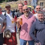 „Kilted Klopp“ kommt nach Augsburg: Schottischer Klopp-Doppelgänger auf besonderer Fußballreise