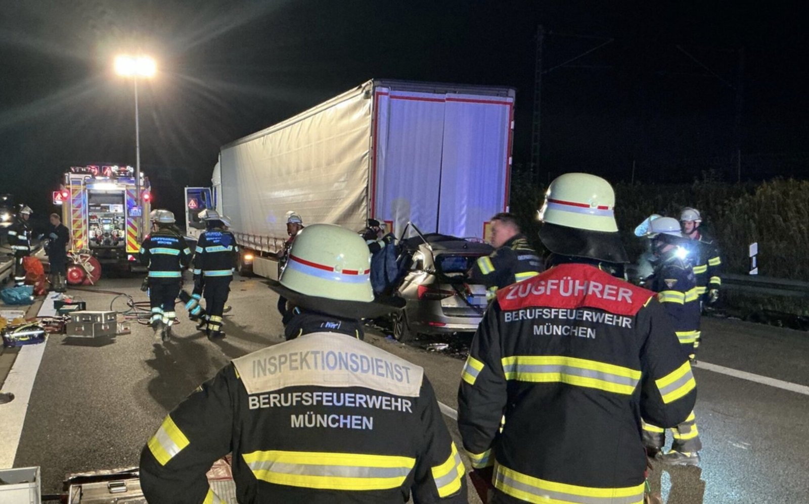 Tödlicher Unfall bei München: 42-Jähriger fährt auf A99 ungebremst auf Lkw
