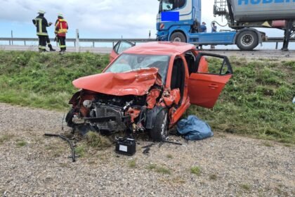 Übersah 87-jähriger Autofahrer einen Lkw? Zwei Schwerverletzte nach Unfall auf B472 bei Rettenbach
