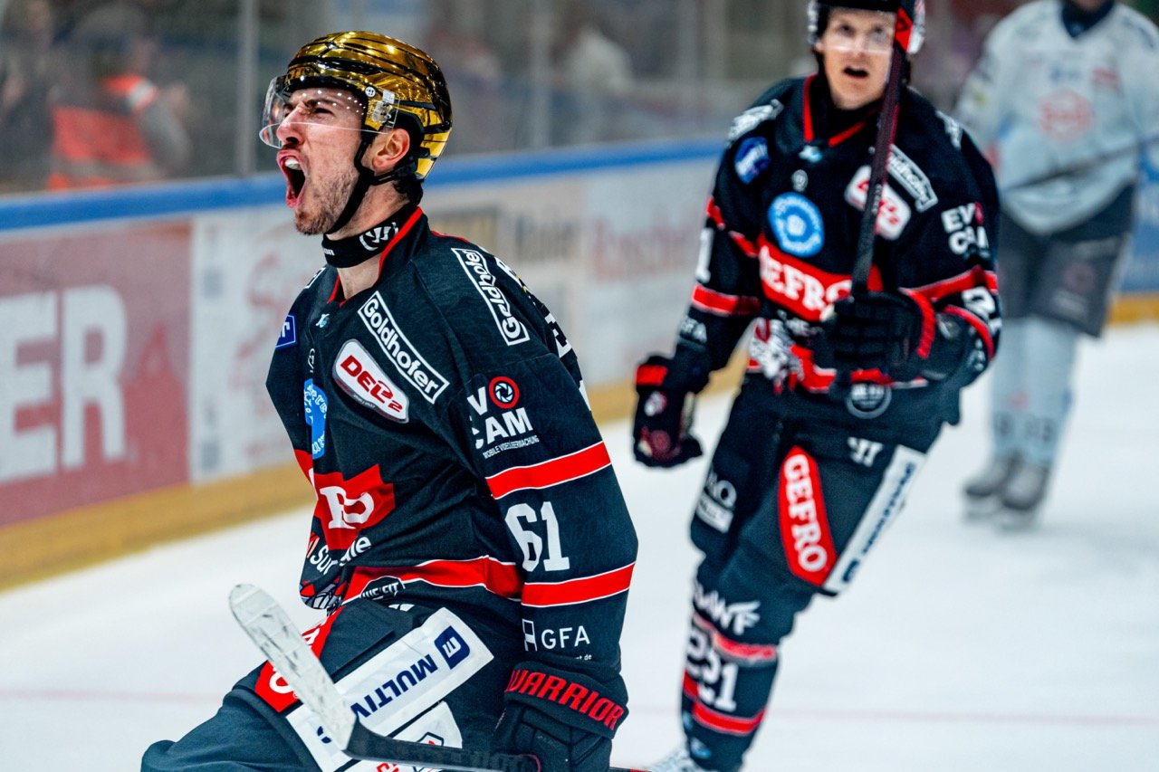 ECDC Memmingen feiert ersten DEL2-Heimsieg