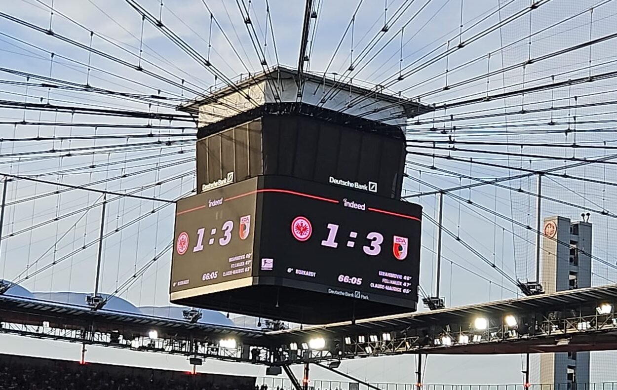Unglaublich! Der FC Augsburg ist nach Sieg in Frankfurt Tabellenführer