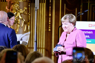 Angela Merkel in Augsburg mit Elisabethpreis der Caritas ausgezeichnet