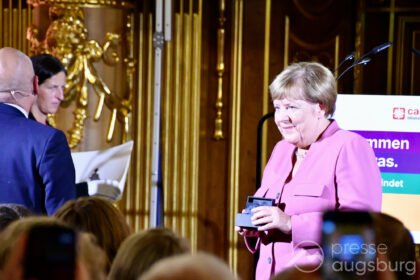 Angela Merkel in Augsburg mit Elisabethpreis der Caritas ausgezeichnet
