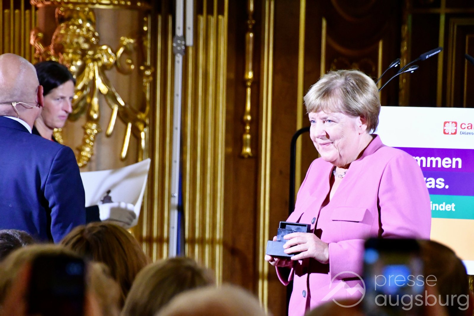 Angela Merkel in Augsburg mit Elisabethpreis der Caritas ausgezeichnet