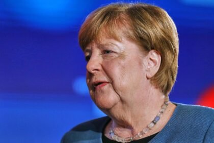 BSW will Merkel und Schröder als “Friedensvermittler”