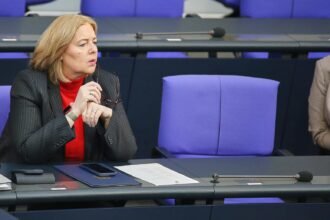 CSU-Politiker Hoffmann gegen Rauswurf von Arbeitsministerin Bas