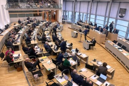 Frauenanteil in Länderparlamenten steigt nur leicht