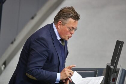 Grüne kritisieren Untätigkeit bei Schutz der Geheimdienste