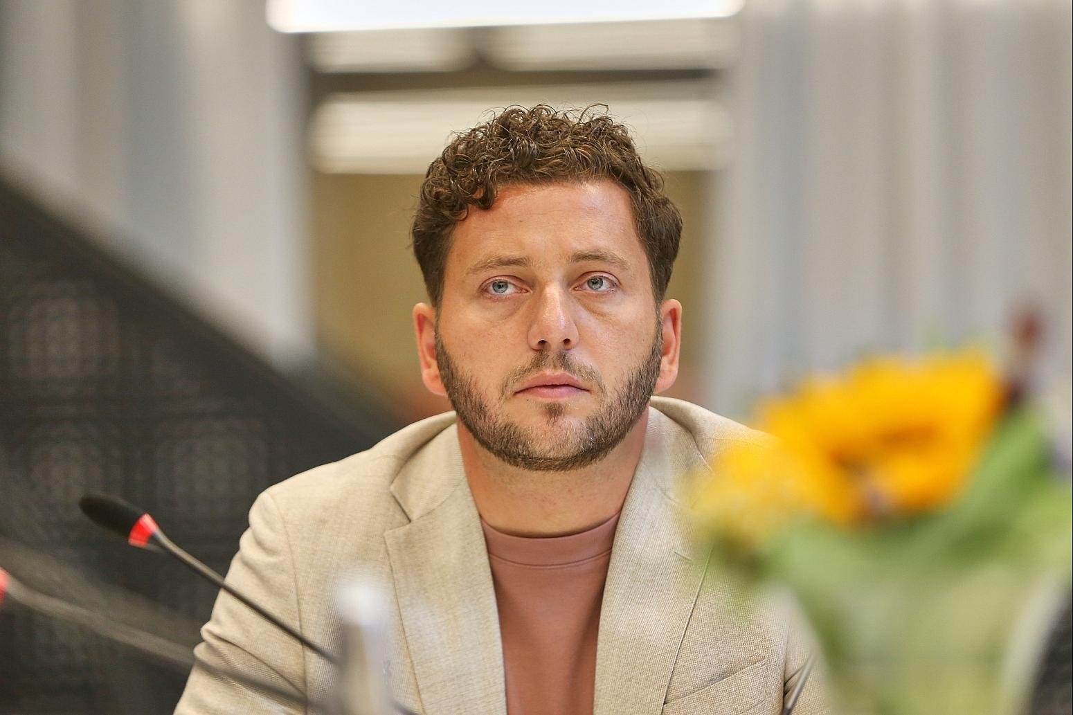 Grünen-Chef wirft Merz “Wahlkampf ohne Wähler” vor