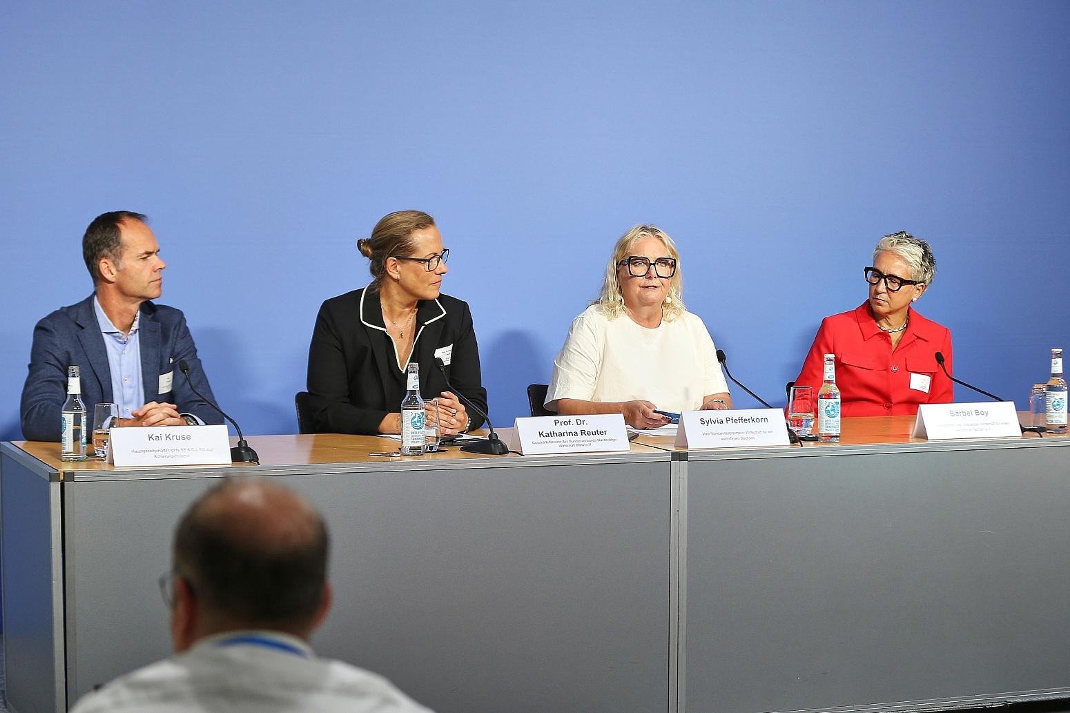 Günther lobt Verein “Wirtschaft für ein weltoffenes Deutschland”