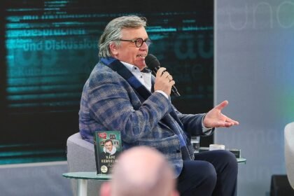 Hape Kerkeling hält Vortrag bei SPD-Fraktionsklausur