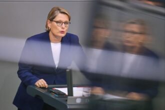 Hubig erinnert Beamte in Sachsen-Anhalt an Remonstrationspflicht
