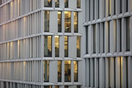 IW-Studie: 29 Prozent nutzen nicht-autorisierte KI im Job