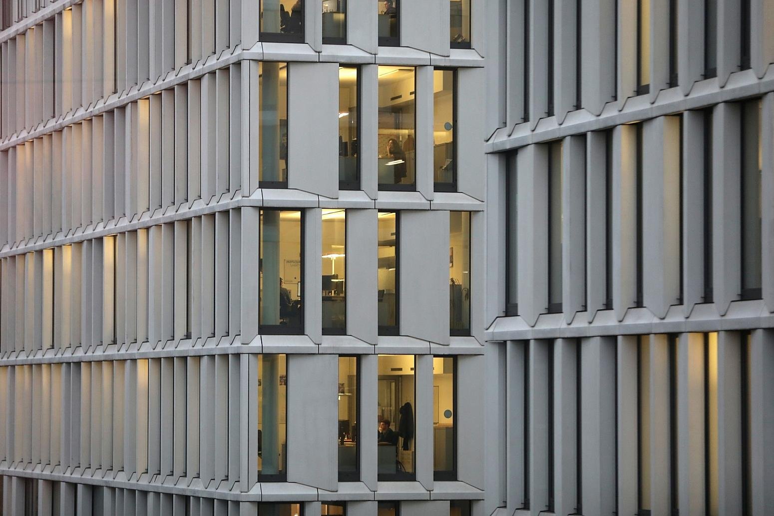 IW-Studie: 29 Prozent nutzen nicht-autorisierte KI im Job