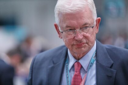 Koch warnt CDU vor Kanzlertausch
