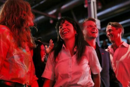 Linke kündigt nach Wahlsieg Veränderungen in Berlin an