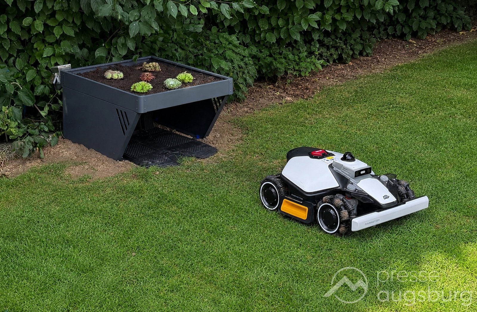 Schartec SRG-1 im Test: Mähroboter-Garage mit Pflanzdach überzeugt