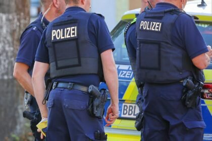 Nach Sabotage an Umspannwerken: Polizei sucht 48-Jährigen mit Foto