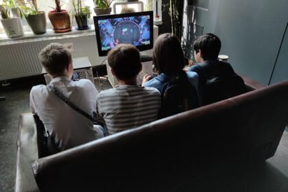 Prien lehnt Tracking von Kindern durch Eltern ab