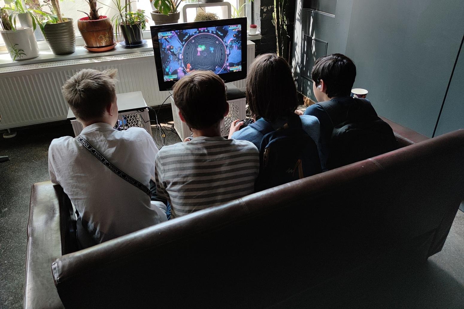 Prien lehnt Tracking von Kindern durch Eltern ab