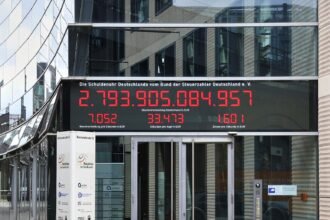 Ratingagenturen warnen vor wachsendem Schuldenrisiko