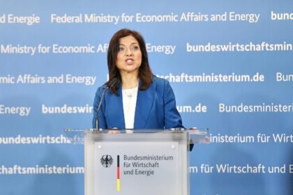 Reiche will Kampfgeist bei Reformvorhaben