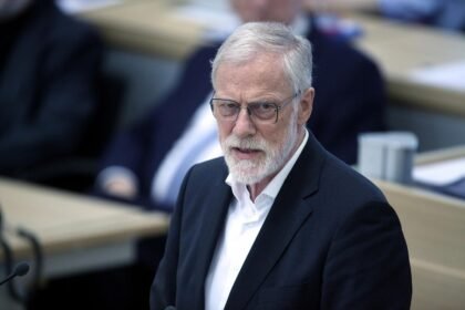 Robra lehnt Informationssperre für Sachsen-Anhalt ab