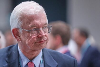 Roland Koch warnt CDU vor Minderheitsregierung