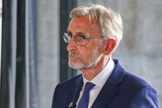 Schuster nennt Anschlagsversuch in Leipzig “Staatsterrorismus”