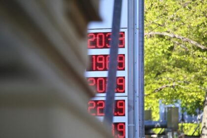 SPD-Generalsekretär kritisiert Reiche in Spritpreiskrise