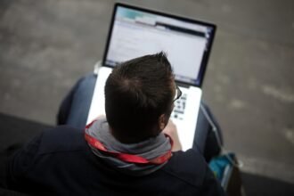 Umfrage: Mehrheit sieht KI als Gefahr für Demokratie