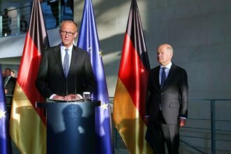 Umfrage: Mehrheit sieht Merz als schlechteren Kanzler als Scholz