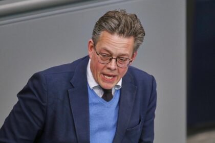 Von Notz fordert Moratorium für neue KI-Anwendungen