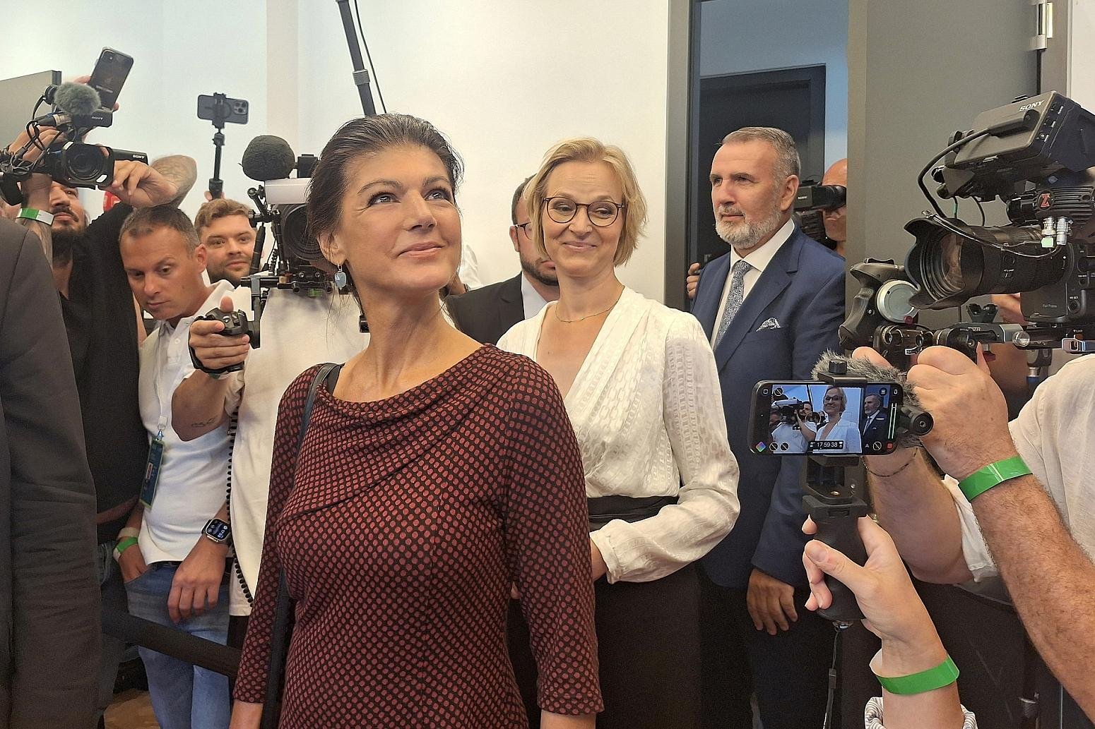 Wagenknecht widerspricht Wolf: “Kommunikation oft einseitig”