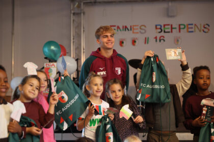 FCA-Profis besuchen rund 50 Schulen zum Schulstart