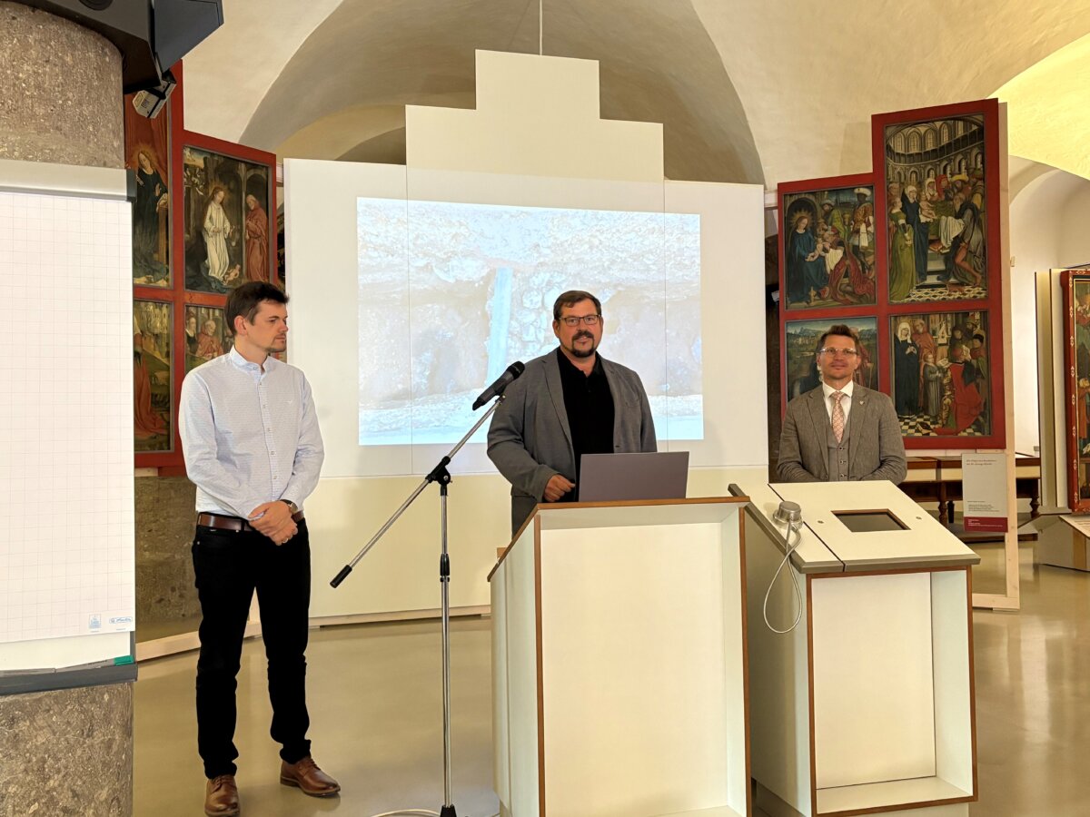 Eichenpflock datiert frühe Stadtbefestigung in Nördlingen