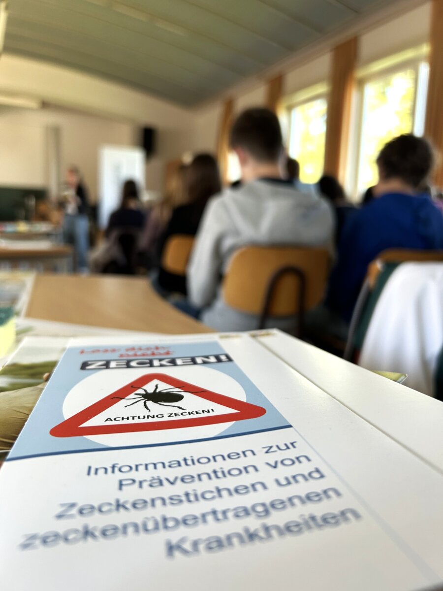 Bayerischer Präventionstag: Zeckenschutz am Gymnasium Lindenberg