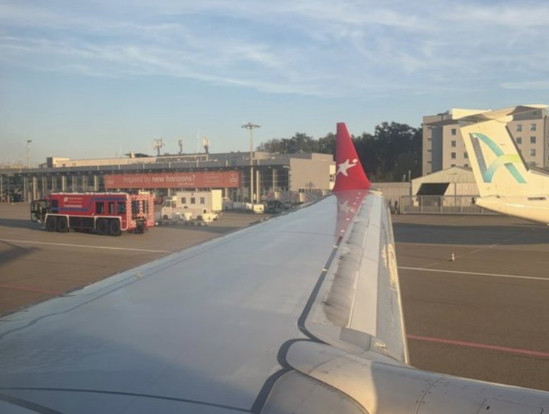 Zwischenfall am Flughafen Friedrichshafen: Boeing 737 beschädigt