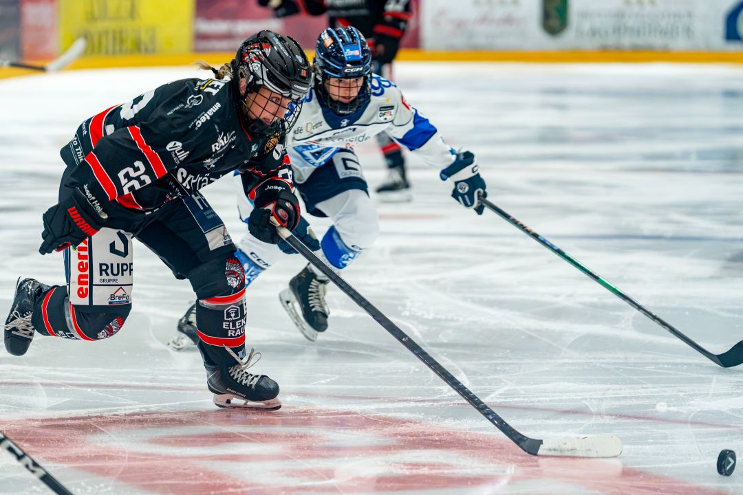 ECDC Memmingen gewinnt in Ingolstadt im Penaltyschießen