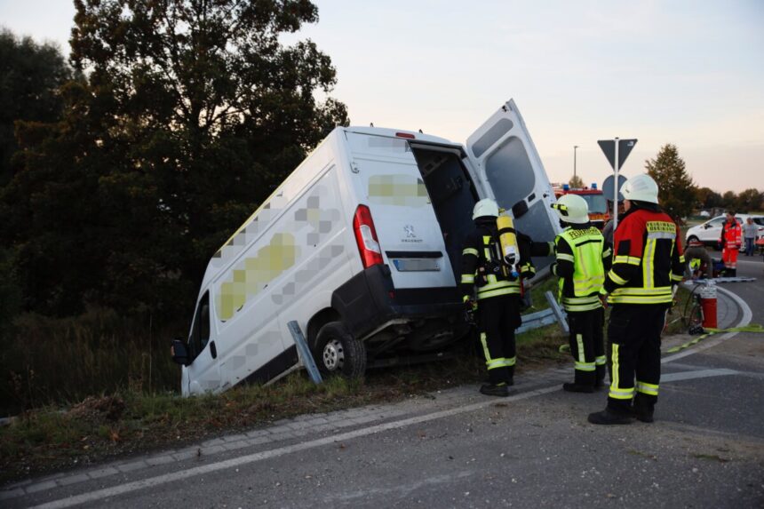 Kreis Günzburg: Sprinter fliegt bei Oberrohr über Kreisverkehr – ein Schwerverletzter