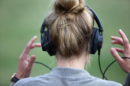Bunt. erobert die Spitze der Album-Charts