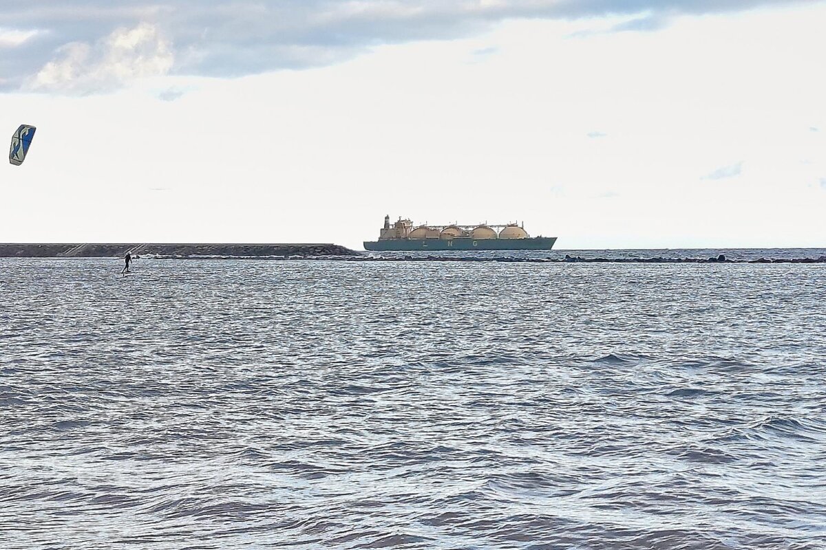 Deutsche ReGas nimmt zweites LNG-Schiff in Mukran in Betrieb