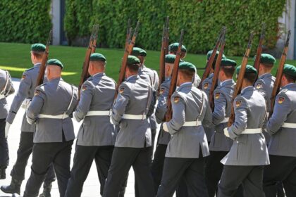 Krach: Bundeswehr bleibt an Berliner Schulen präsent