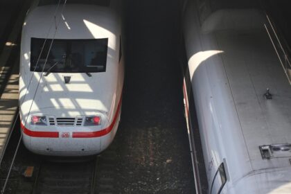 Bahnstrecke Berlin – Hamburg nach Fund von Weltkriegsbombe gesperrt